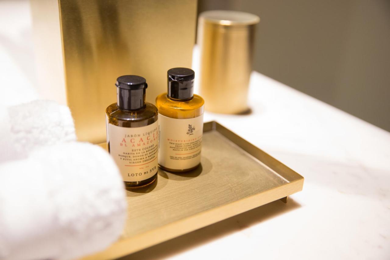 Hotel Boutique Casona Del Colegio Cartagena Exterior photo A collection of amenities by the brand